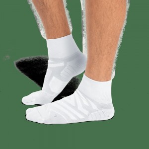 On |Men QC Performance Mid Sock Socks White | Ivory | SH80-A1SD