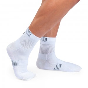 On |Men QC Ultralight Mid Sock Socks White | Black | EK14-O7UU