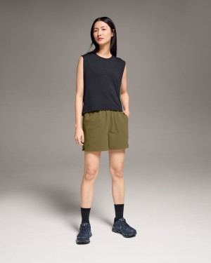 On |Women QC Focus Shorts Shorts Hunter | EY78-O3MB