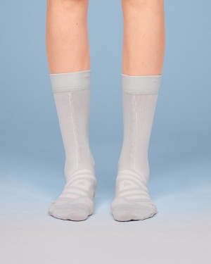 On |Women QC Performance High Sock Socks Glacier | Dew | NS62-L8ZO