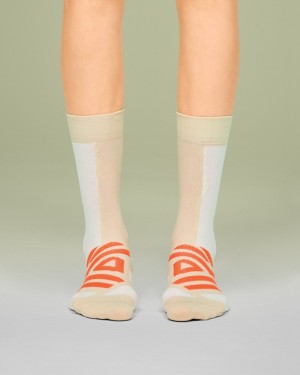 On |Women QC Performance High Sock Socks Haze | Flame | DH03-G9WG