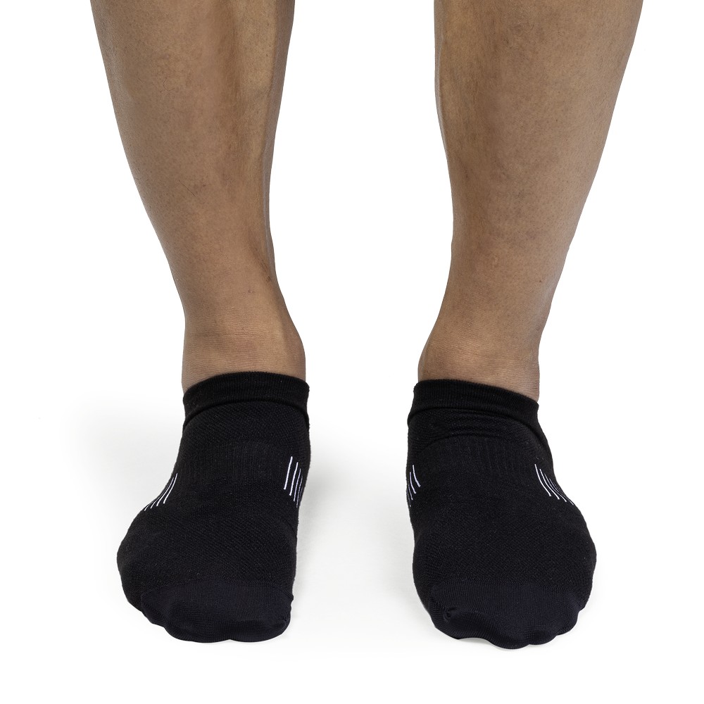 On |Men QC Ultralight Low Sock Socks Black | White | OZ27-Y2PP