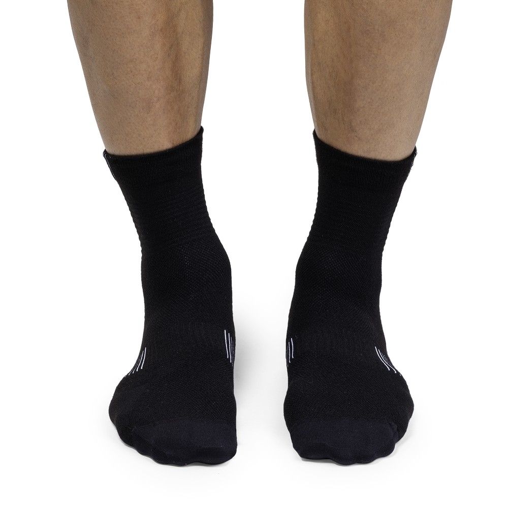 On |Men QC Ultralight Mid Sock Socks Black | White | HX51-A7XQ