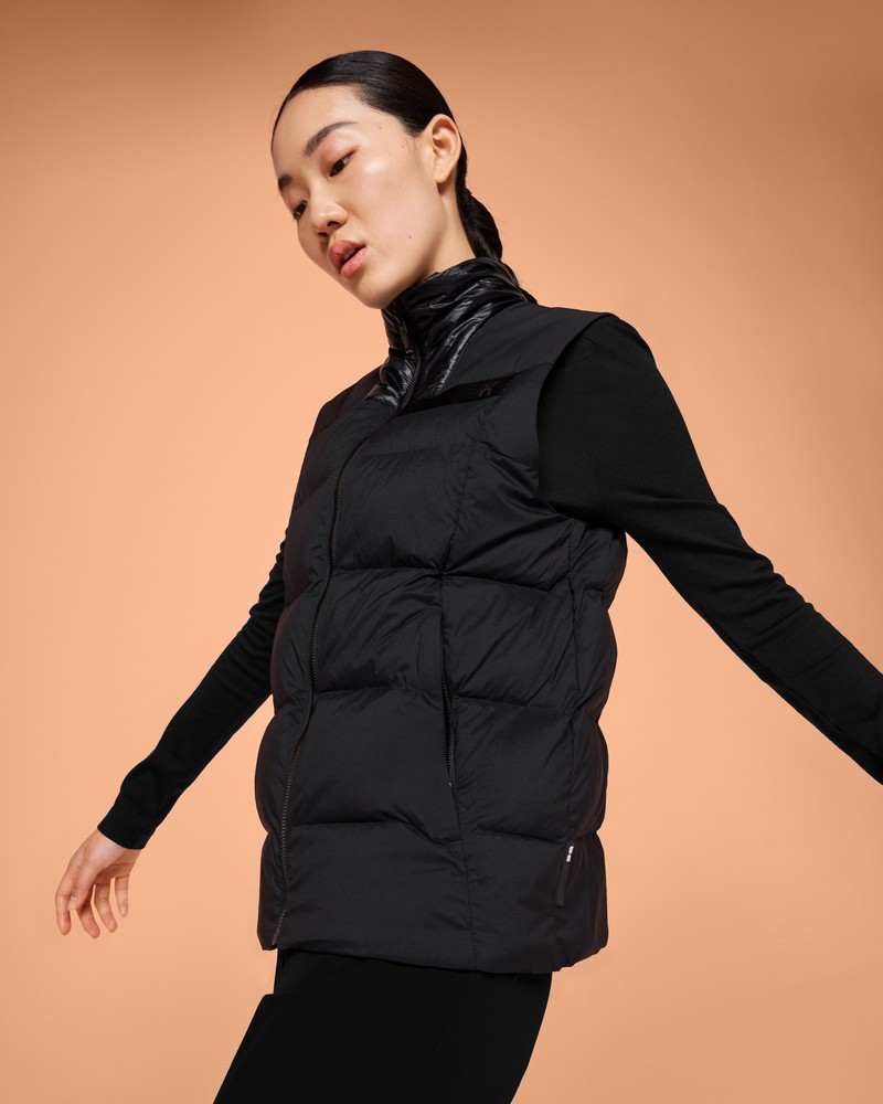 On |Women QC Challenger Vest Jackets Black | RY66-A9DH