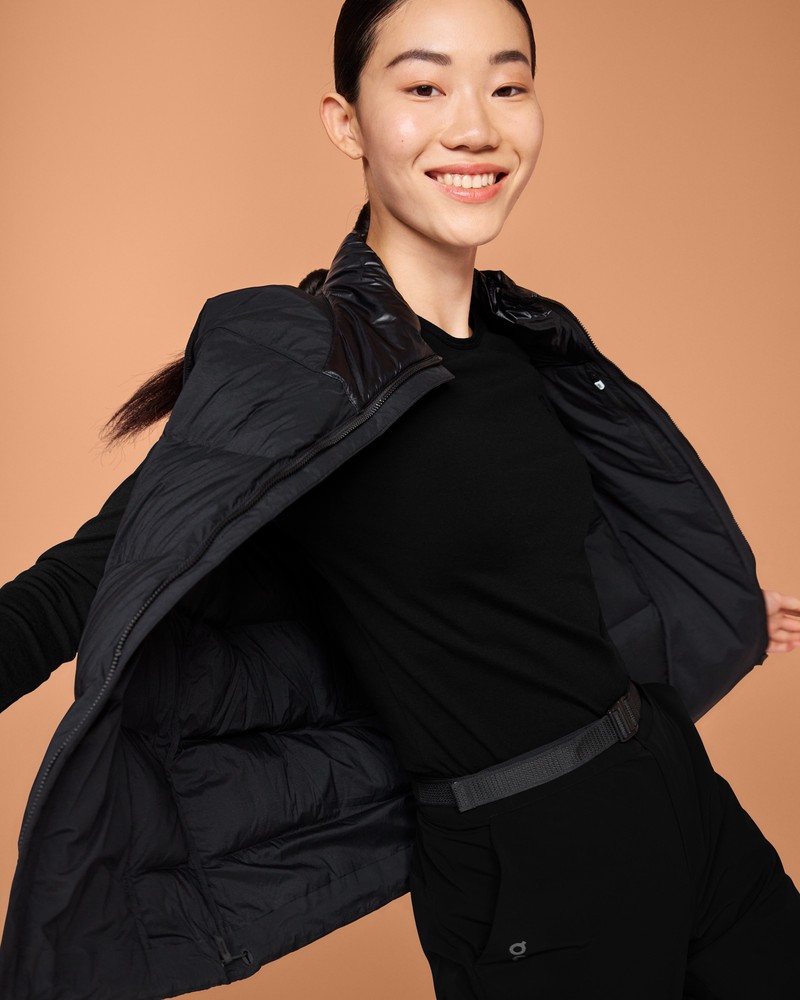 On |Women QC Challenger Vest Jackets Black | RY66-A9DH