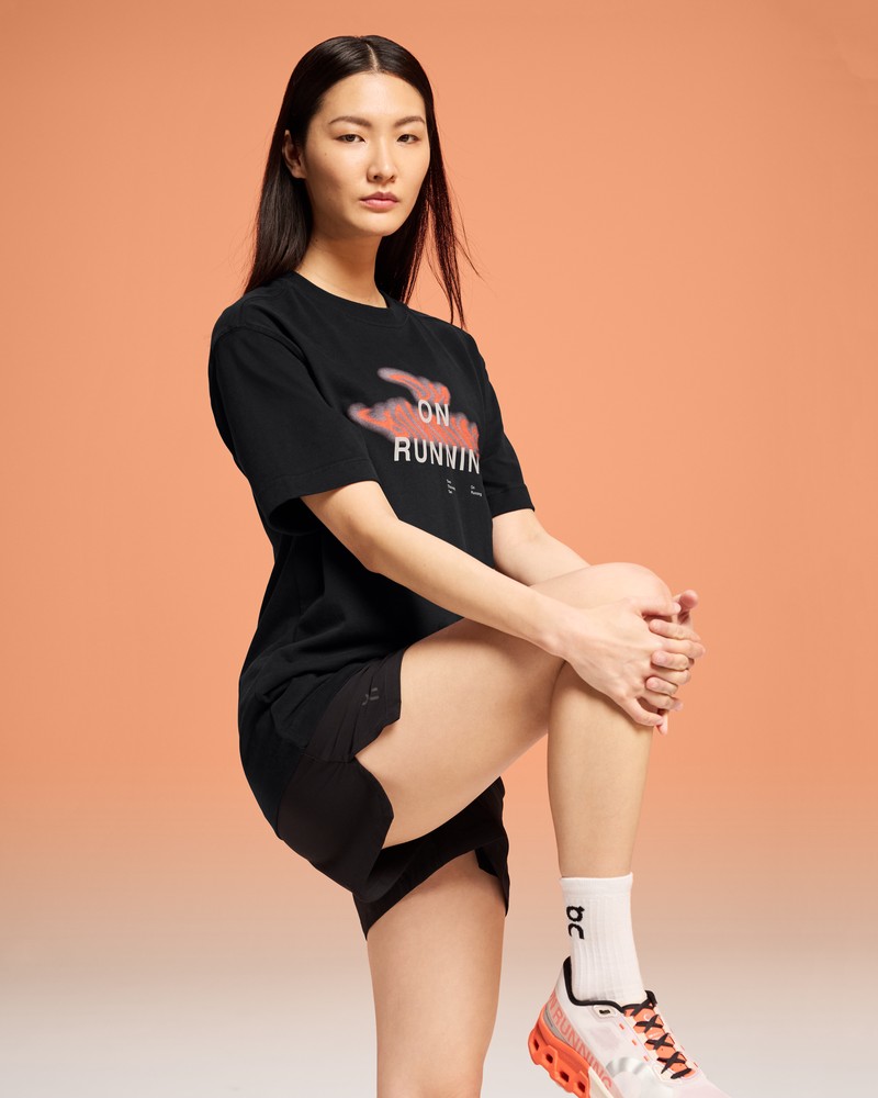 On |Women QC Club-T Flow Tops and T-shirts Black | SU60-T1YY