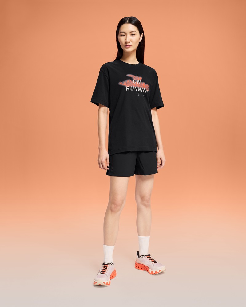 On |Women QC Club-T Flow Tops and T-shirts Black | SU60-T1YY