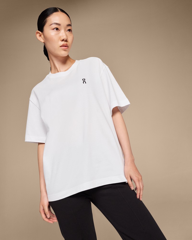 On |Women QC Club T Tops and T-shirts White | EL92-J2QI