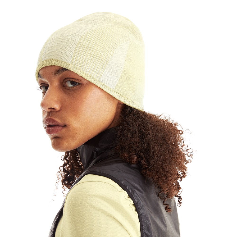 On |Women QC Explorer Merino Beanie Headwear Endive | White | YB25-F1BU