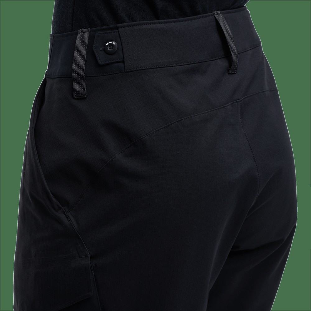 On |Women QC Explorer Pants Pants Black | SD55-R7CP