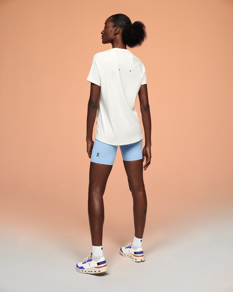 On |Women QC Focus-T Tops and T-shirts White | OU79-K4UR