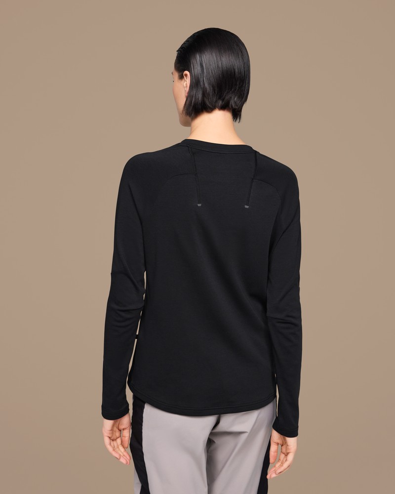 On |Women QC Focus Long-T Tops and T-shirts Black | LE21-Z6QW