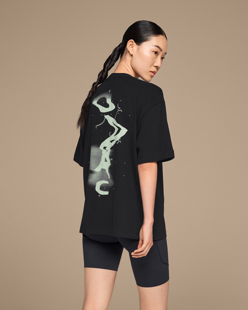 On |Women QC Graphic Club T Tops and T-shirts Black / Creek | KG30-W6DM