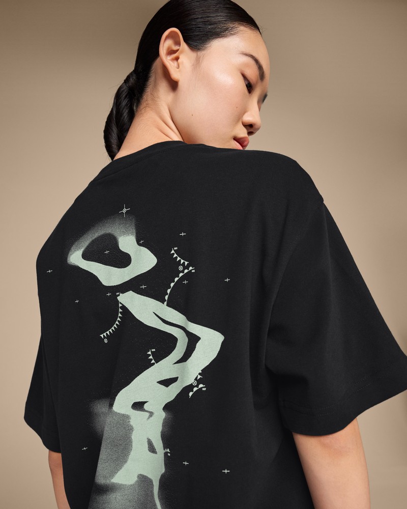 On |Women QC Graphic Club T Tops and T-shirts Black / Creek | KG30-W6DM