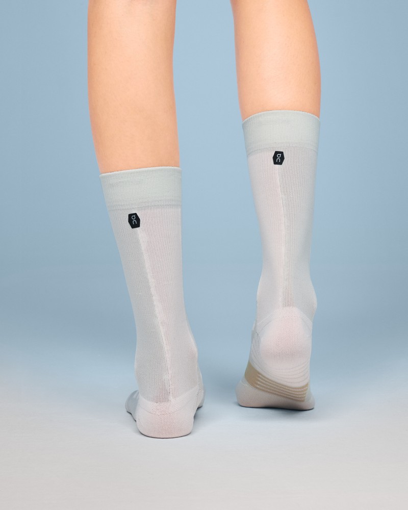 On |Women QC Performance High Sock Socks Glacier | Dew | NS62-L8ZO