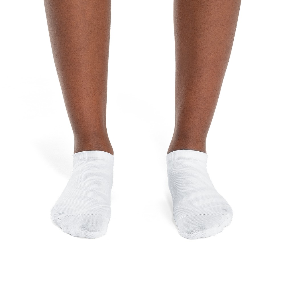 On |Women QC Performance Low Sock Socks White | Ivory | FY67-A6JW