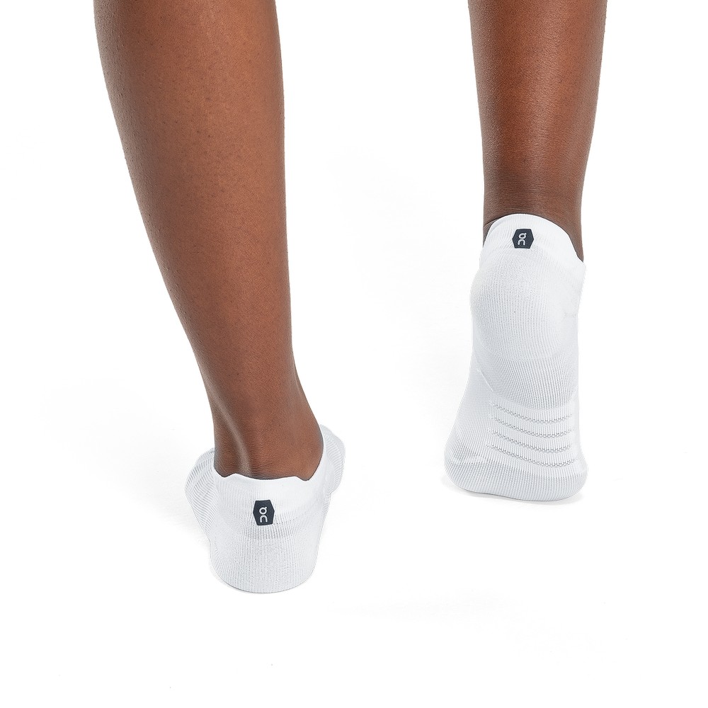 On |Women QC Performance Low Sock Socks White | Ivory | FY67-A6JW