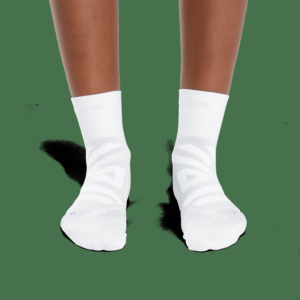 On |Women QC Performance Mid Sock Socks White | Ivory | FU01-L7VH