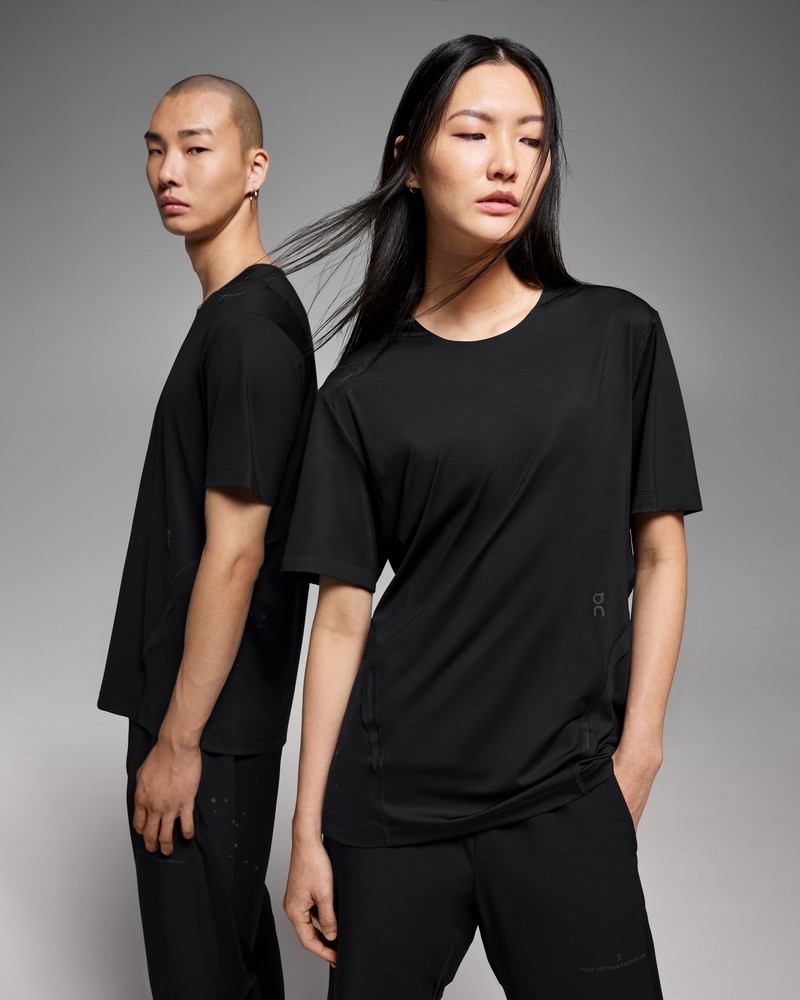 On |Women QC Running-T PAF Tops and T-shirts Black | KL43-A2AD