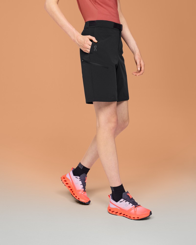 On |Women QC Trek Short Shorts Black | MY81-Y1KI