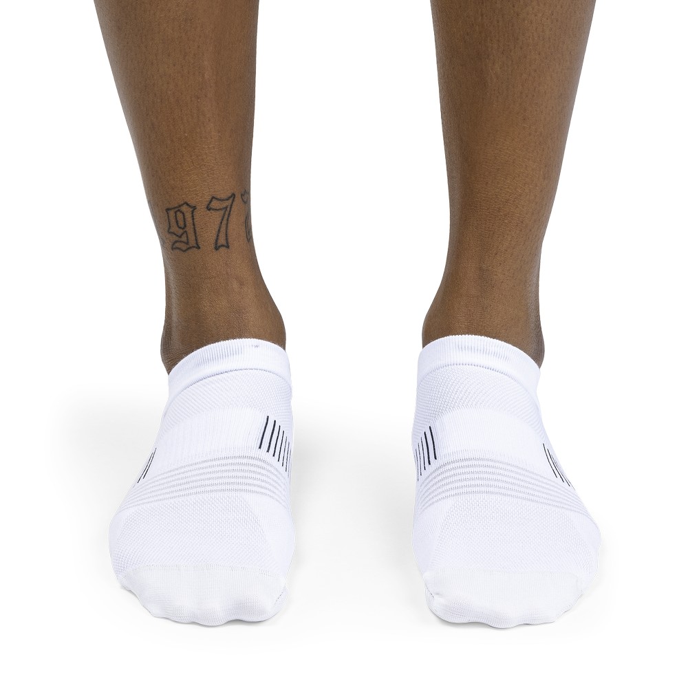 On |Women QC Ultralight Low Sock Socks White | Black | CF18-J3JI