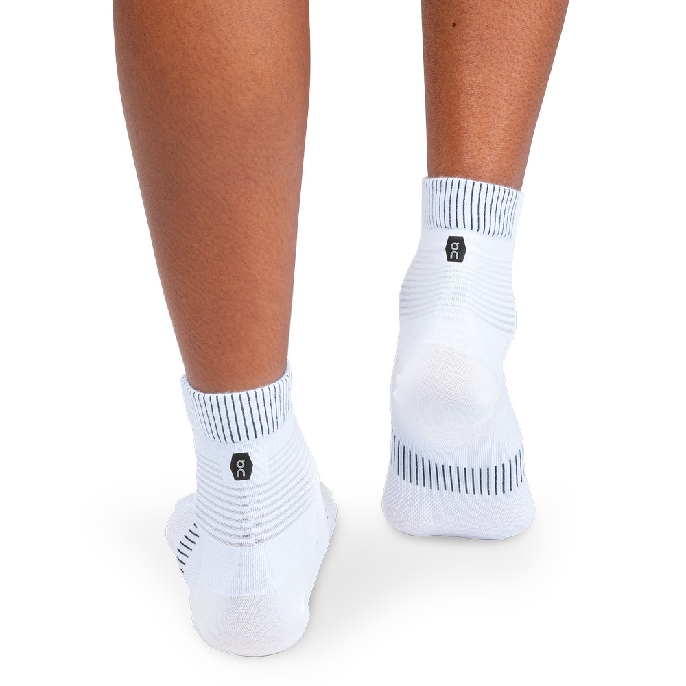 On |Women QC Ultralight Mid Sock Socks White | Black | GG83-M3VU